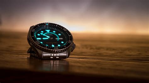 best luminous watches for men.